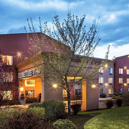 Doubletree By Hilton Bend Hotel Exterior photo