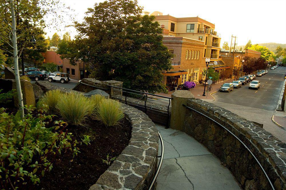 Doubletree By Hilton Bend Hotel Exterior photo